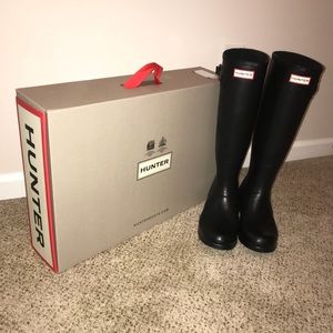 HUNTER CLASSIC TALL BLACK BOOTS SIZE NINE!!!!